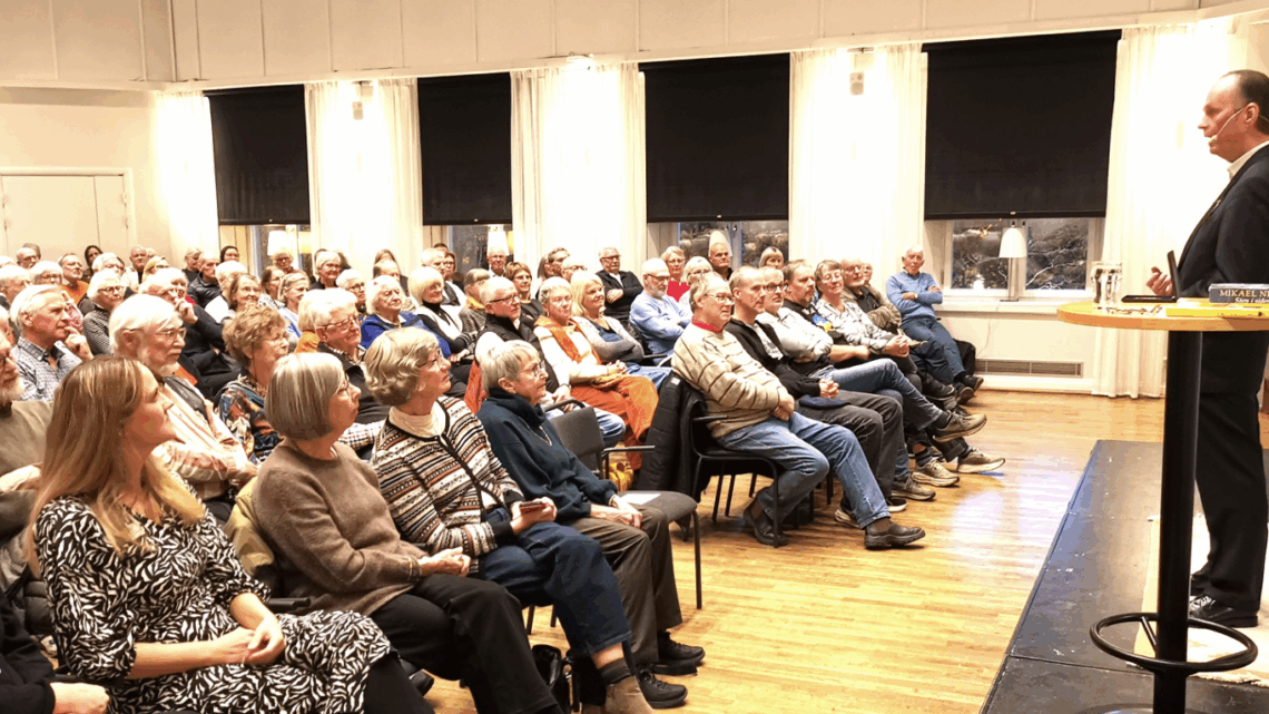 Mikael Niemi drog fullt hus Mikael Niemi drog fullt hus